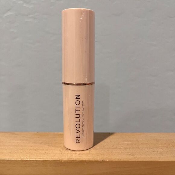 Makeup Revolution London Fast Base Stick Foundation - Picture 2 of 3